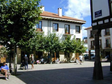 Duplex Con Jardin En Ezcaray Apartment Bagian luar foto